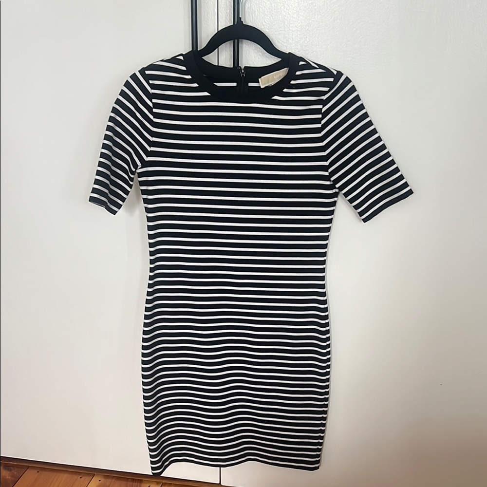 Black and White Sheath Mini Dress with Crew Neck